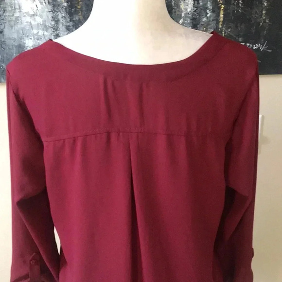 Lily White Burgundy Sheer Hi-Low Hem 3/4 Sleeve V-Neck Top-M - Picture 6 of 11